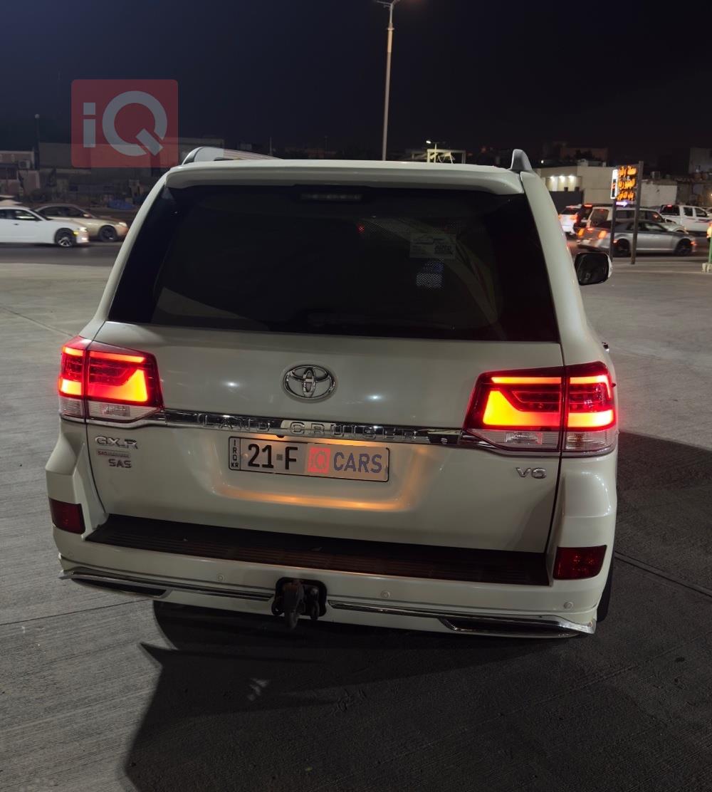 تۆیۆتا لاند کروزەر